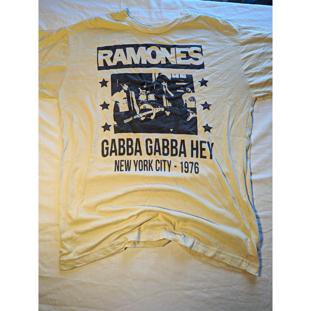 Ramones Gabba Gabba Hey New York City 1978 White Graphic Tee Crew Neck XL